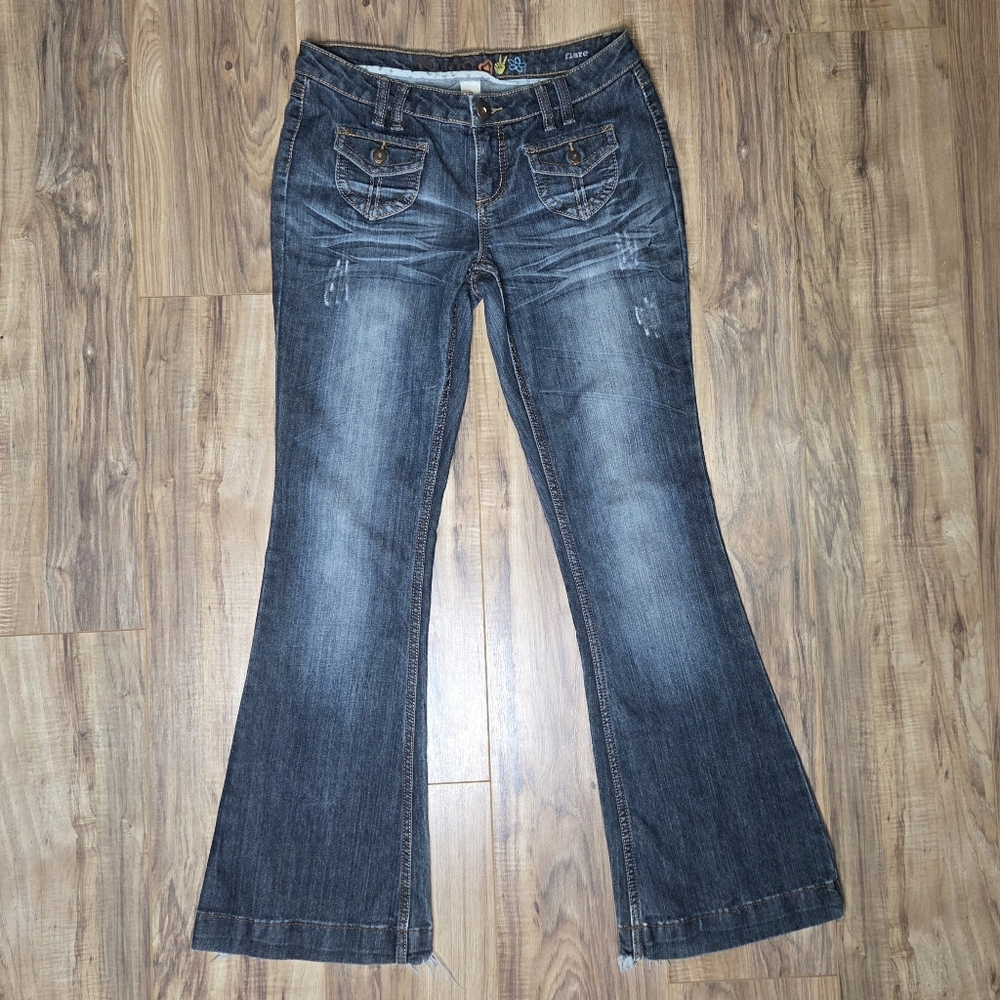 Vintage Y2K Mudd Low RIise Flare Jeans Size 11 Cool Fades 30" Waist Whiskering
